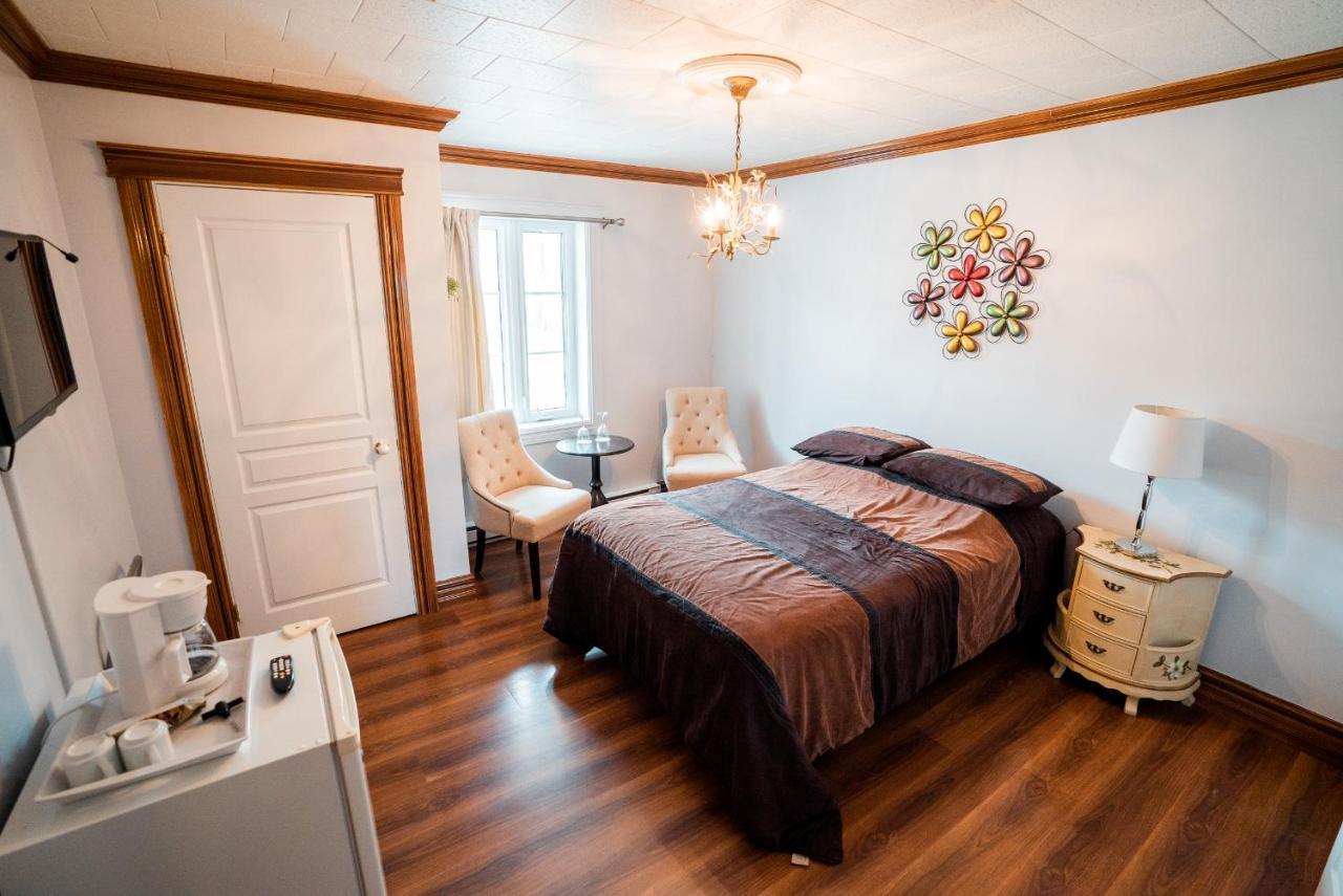 Auberge Du Vieux Faubourg Sainte Anne-des-Chênes Eksteriør billede
